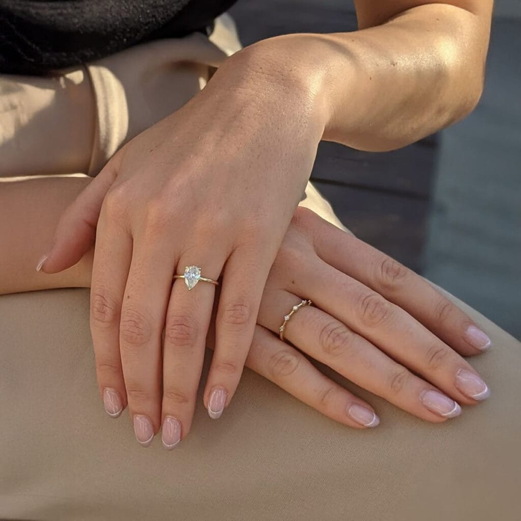Pear-Shaped Engagement Rings