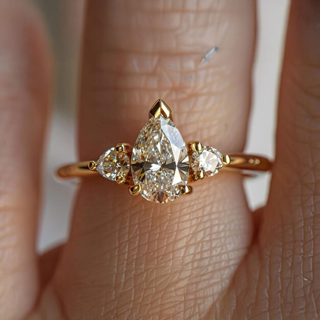 Pear-Shaped Engagement Rings