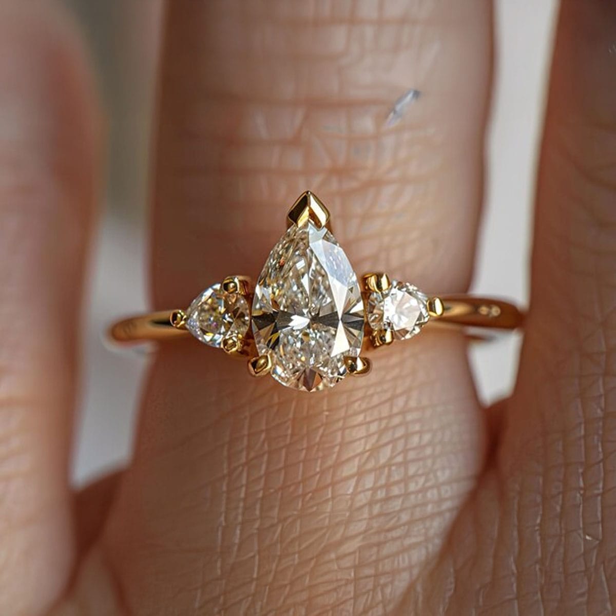 Pear-Shaped Engagement Rings
